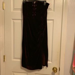 Midi dress with risky slit